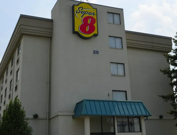 Super 8 by Wyndham Frederick hotel detail image 2