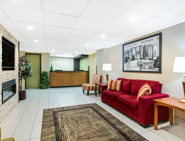 Super 8 by Wyndham Frederick hotel detail image 4