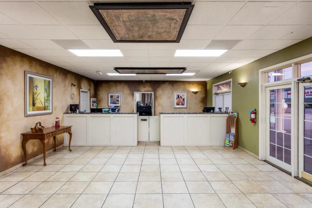 Angel Inn Near IMAX, a Travelodge by Wyndham hotel hero