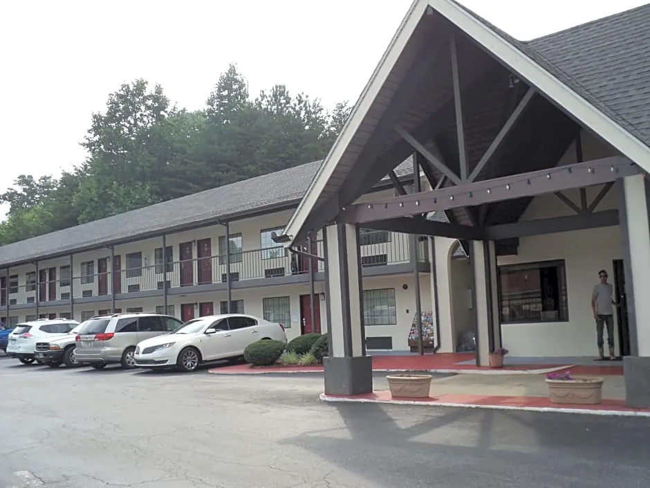 Knights Inn Cleveland hotel hero