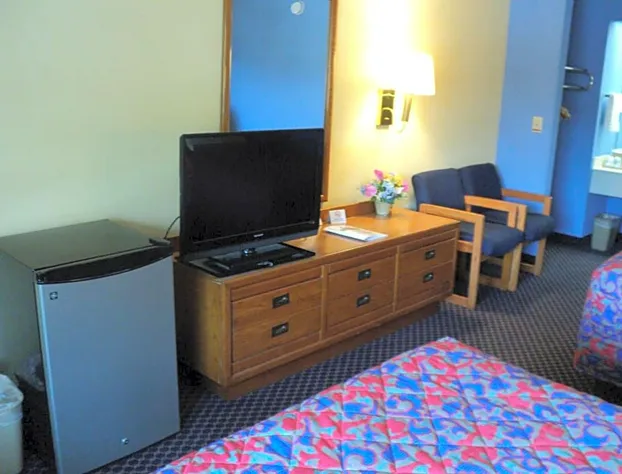 Knights Inn Cleveland hotel detail image 4