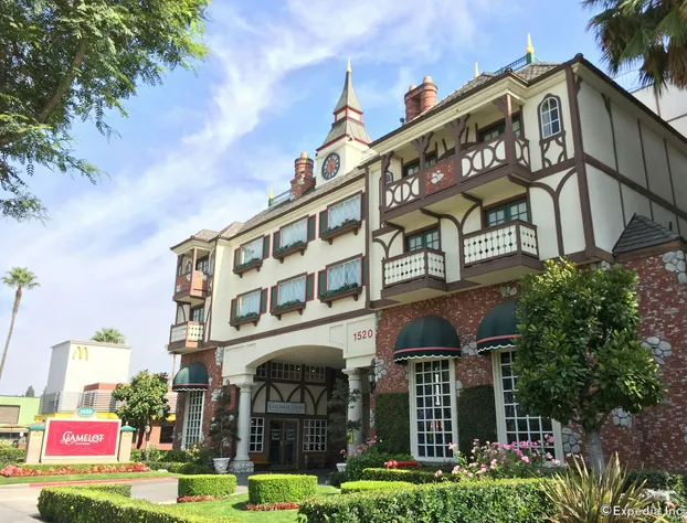 Anaheim Camelot Inn & Suites hotel detail image 1