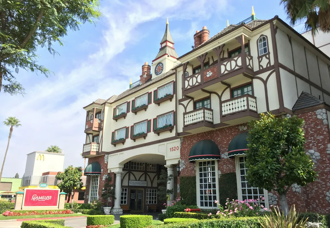 Anaheim Camelot Inn & Suites hotel hero