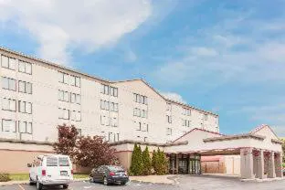 Best Western Plus Clarks Summit Scranton hotel detail image 1