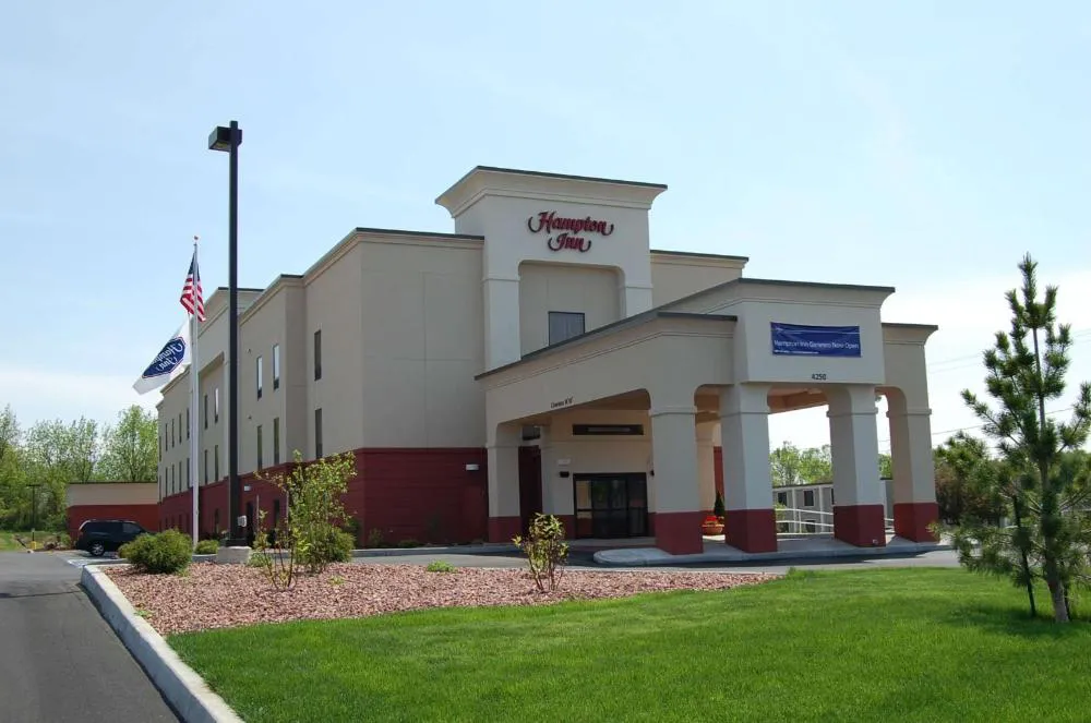 Hampton Inn Geneseo hotel hero