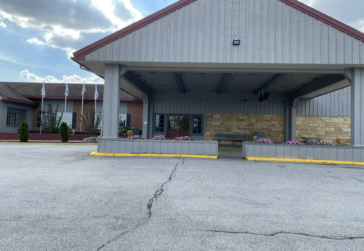 Ramada by Wyndham Williamsburg Wasserbahn Waterprk hotel hero