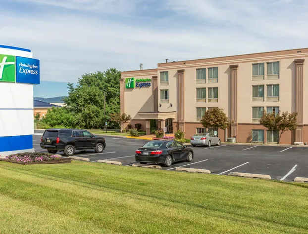 Holiday Inn Express Harrisburg SW - Mechanicsburg by IHG hotel detail image 1