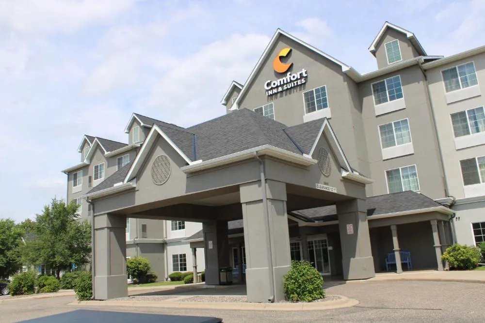 Comfort Inn & Suites St. Paul Northeast hotel hero