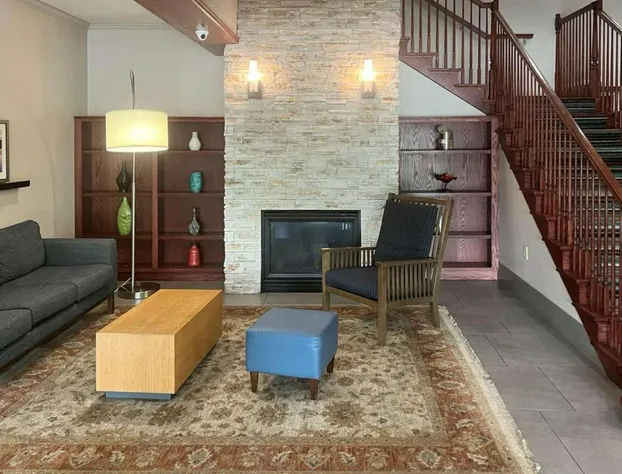 Comfort Inn & Suites St. Paul Northeast hotel detail image 3