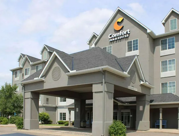 Comfort Inn & Suites St. Paul Northeast hotel detail image 1