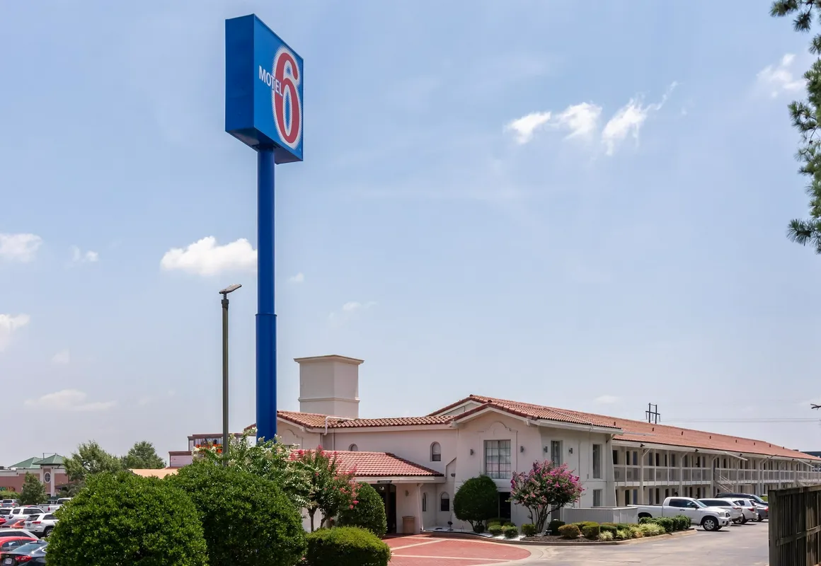 Motel 6 North Little Rock, AR - McCain hotel hero