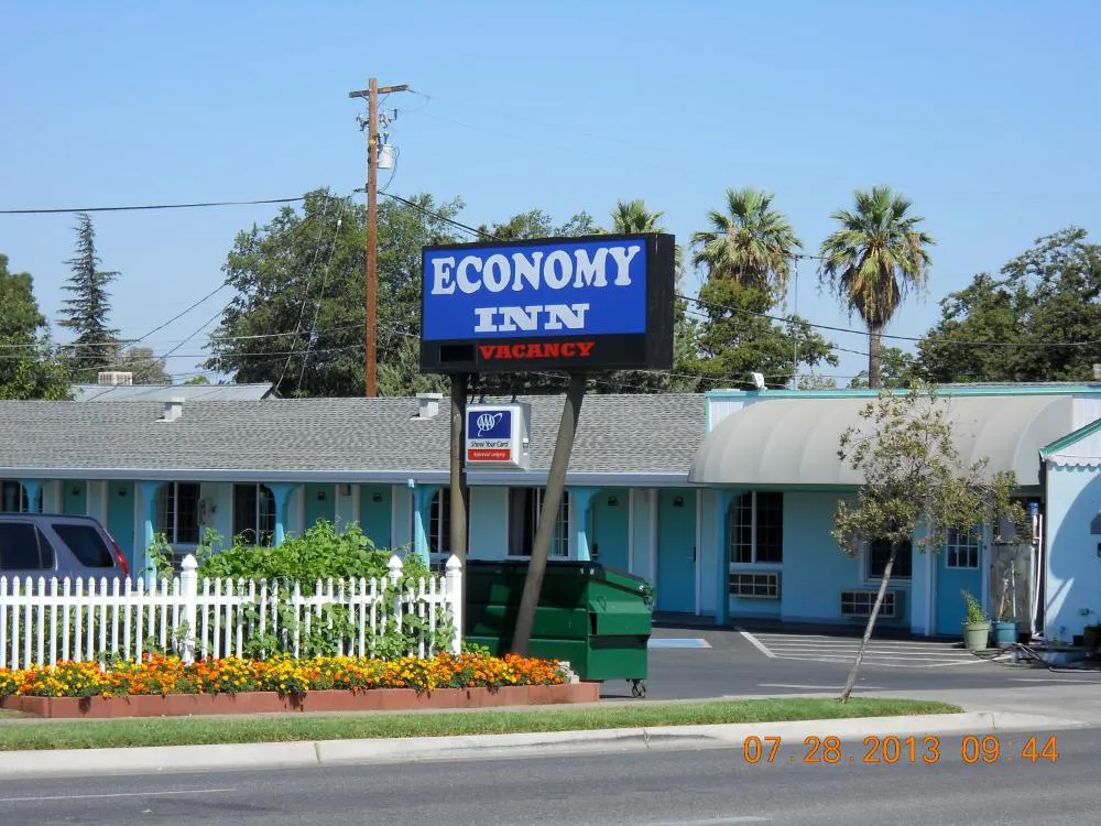 Economy Inn hotel hero