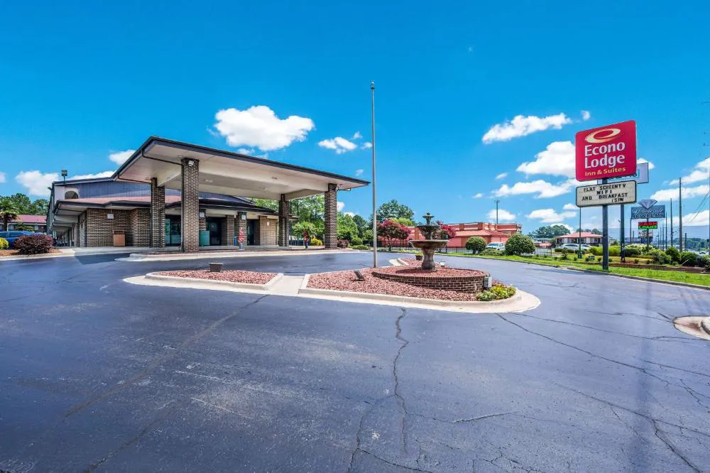 Econo Lodge Inn & Suites Huntsville University Area hotel hero