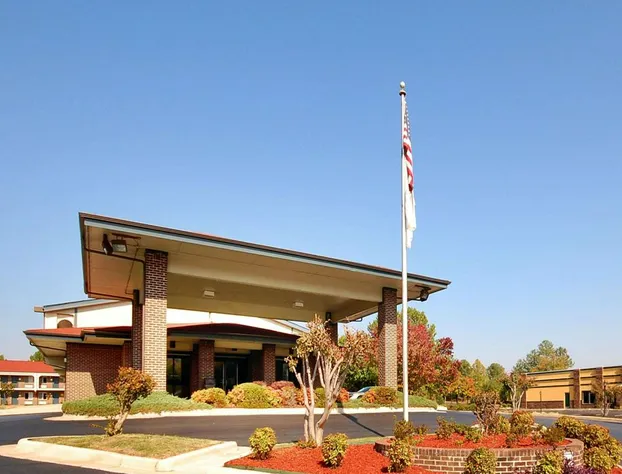Econo Lodge Inn & Suites Huntsville University Area hotel detail image 1