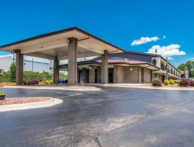 Econo Lodge Inn & Suites Huntsville University Area hotel detail image 2