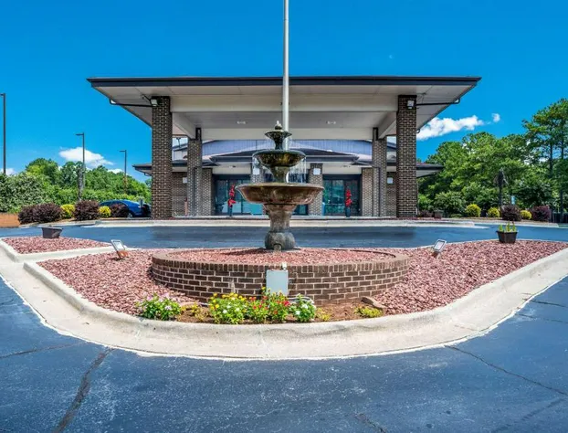 Econo Lodge Inn & Suites Huntsville University Area hotel detail image 3