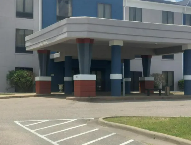 Comfort Suites Airport South hotel detail image 3