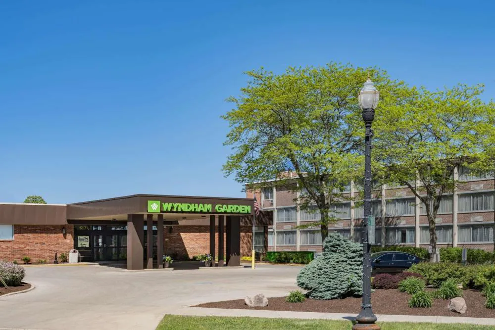 Wyndham Garden Kenosha Harborside hotel hero