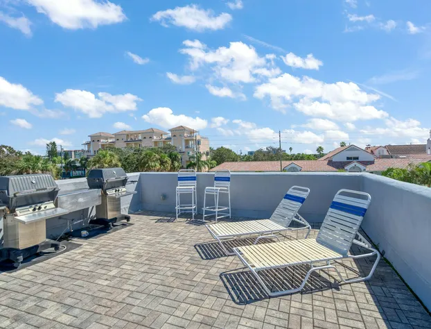 Camelot Beach Suites hotel detail image 4