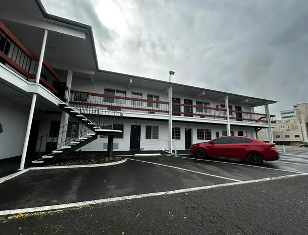 Travelers Inn by OYO Longview Kelso hotel detail image 1