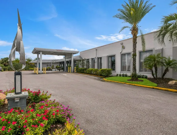 Clarion Inn & Suites Across From Universal Orlando Resort hotel detail image 3