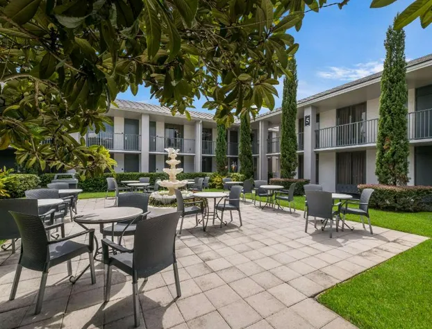 Clarion Inn & Suites Across From Universal Orlando Resort hotel detail image 1