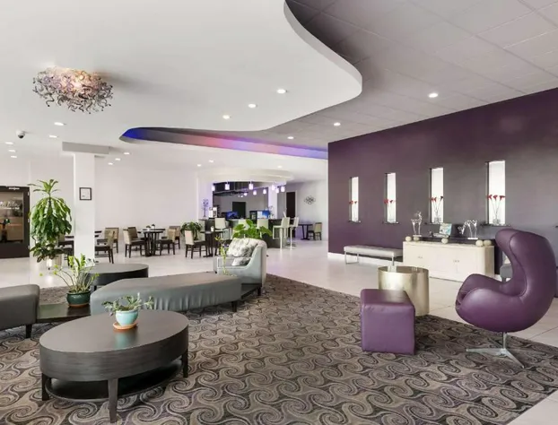 Clarion Inn & Suites Across From Universal Orlando Resort hotel detail image 2