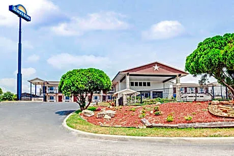 Days Inn by Wyndham Boerne hotel hero