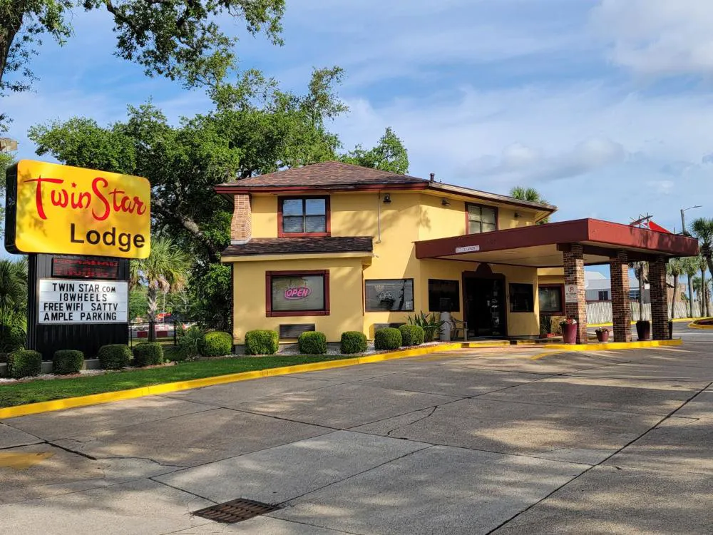 Twin Star Lodge hotel hero