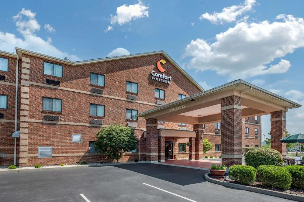 Comfort Inn & Suites Lawrenceburg hotel hero