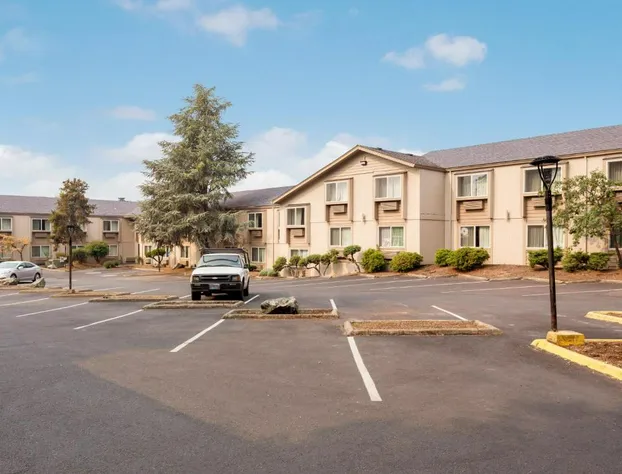 Red Lion Inn & Suites Grants Pass hotel detail image 4