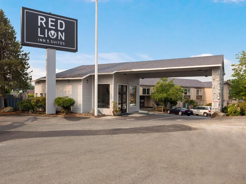 Red Lion Inn & Suites Grants Pass hotel hero