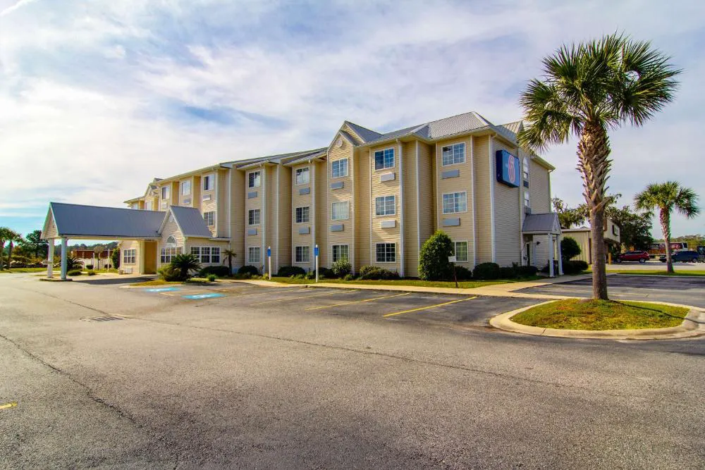 Americas Best Value Inn & Suites Brunswick hotel hero
