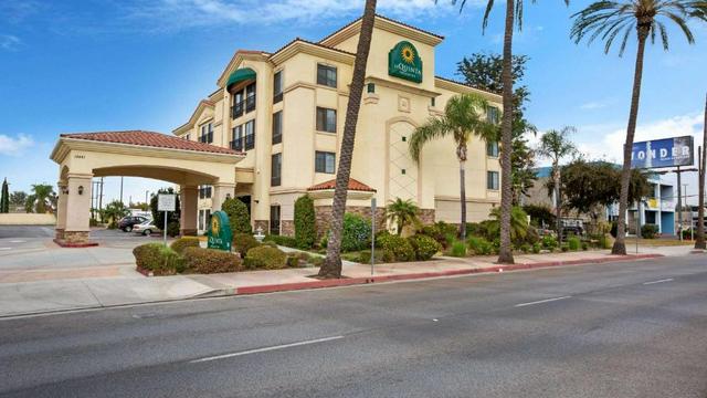 La Quinta Inn & Suites by Wyndham NE Long Beach/Cypress hotel detail image 3