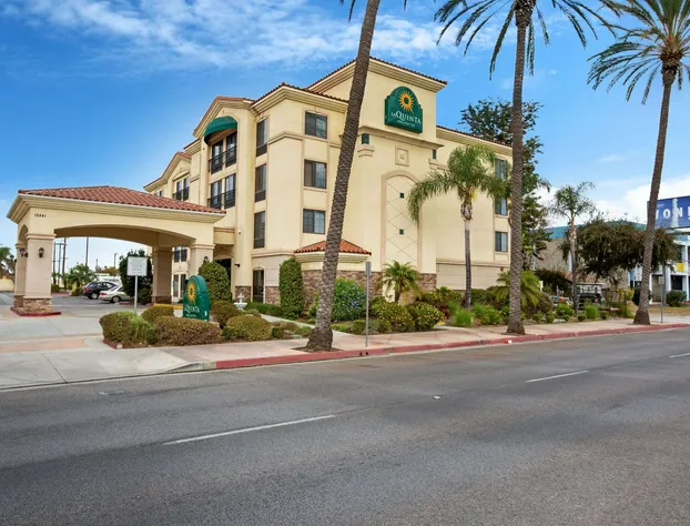 La Quinta Inn & Suites by Wyndham NE Long Beach/Cypress hotel detail image 1