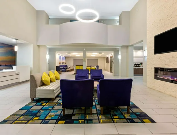 La Quinta Inn & Suites by Wyndham NE Long Beach/Cypress hotel detail image 3