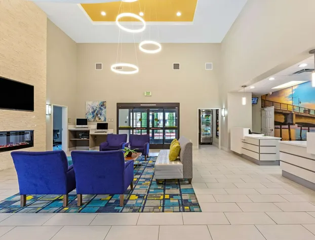 La Quinta Inn & Suites by Wyndham NE Long Beach/Cypress hotel detail image 4