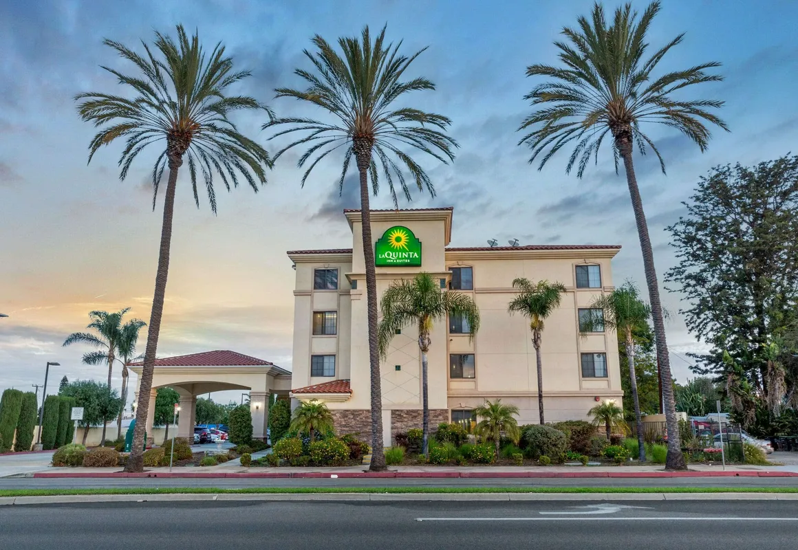 La Quinta Inn & Suites by Wyndham NE Long Beach/Cypress hotel hero