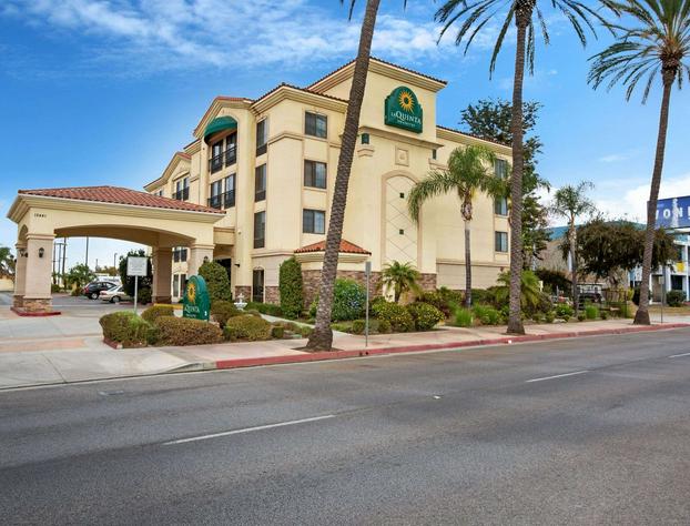 La Quinta Inn & Suites by Wyndham NE Long Beach/Cypress hotel detail image 1