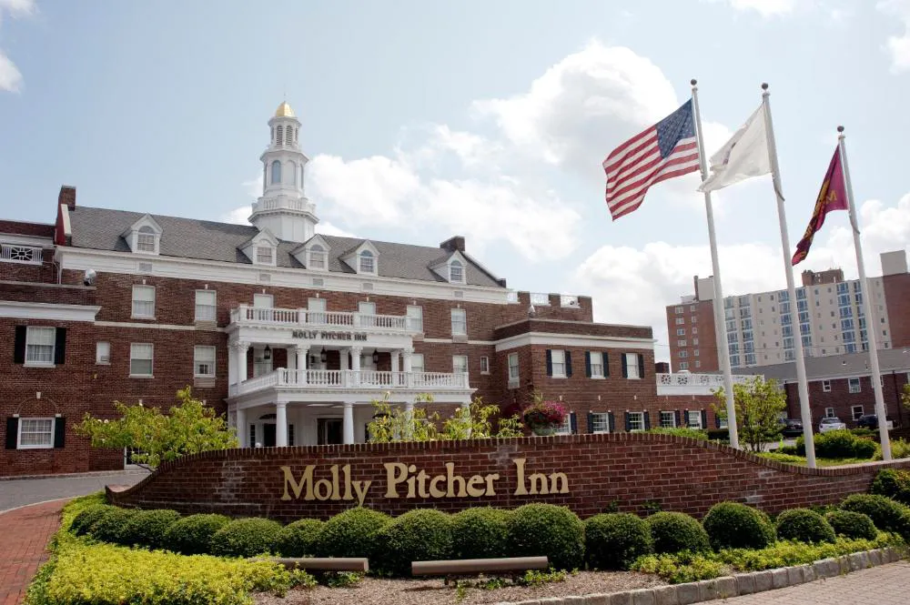 Molly Pitcher Inn hotel hero