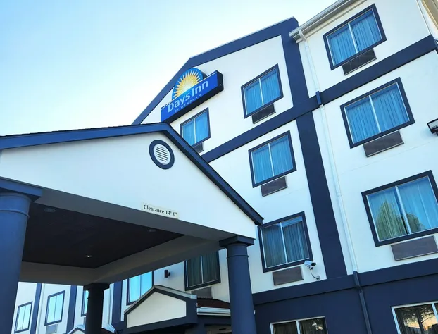 Days Inn by Wyndham Baton Rouge/I-10 hotel detail image 1