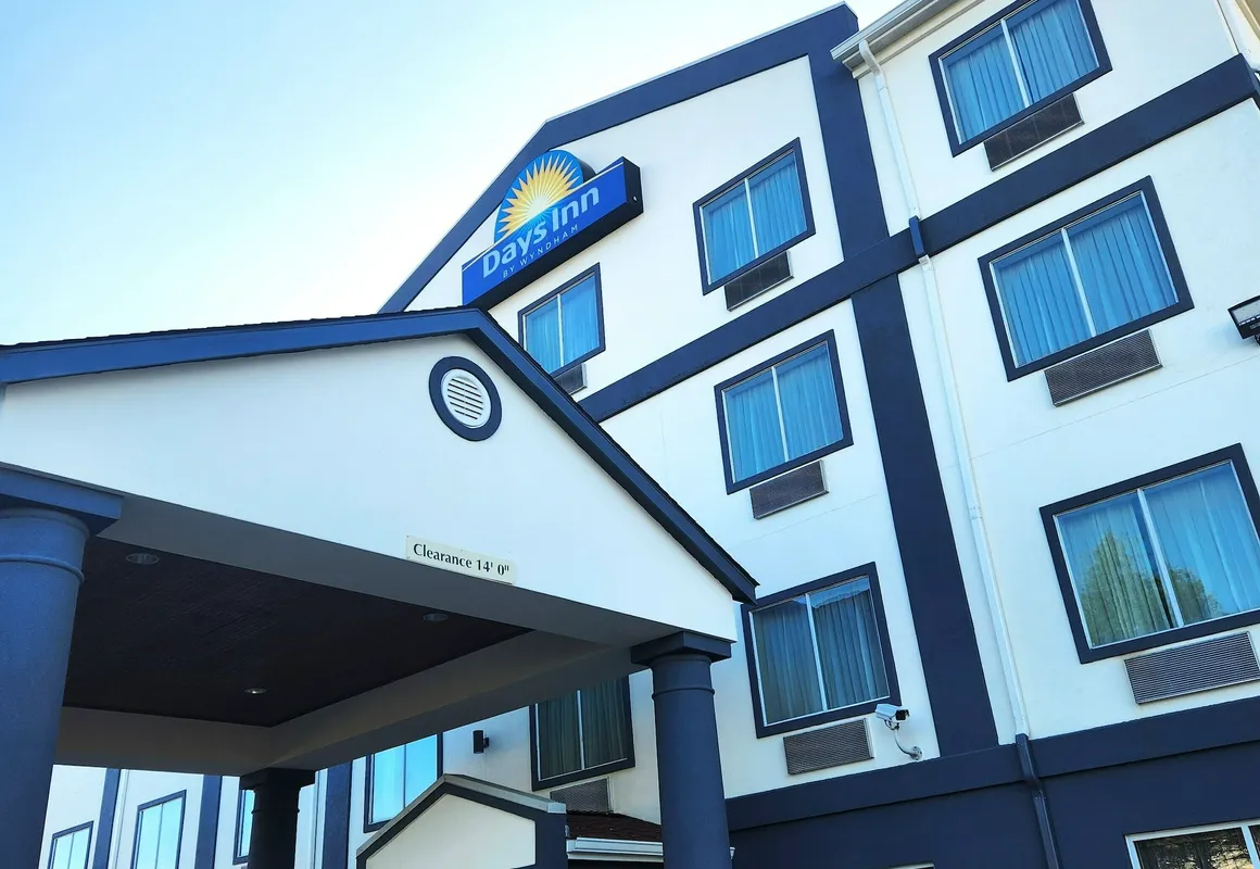 Days Inn by Wyndham Baton Rouge/I-10 hotel hero