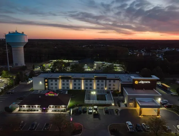 La Quinta Inn & Suites by Wyndham Lexington Park - Patuxent hotel detail image 1