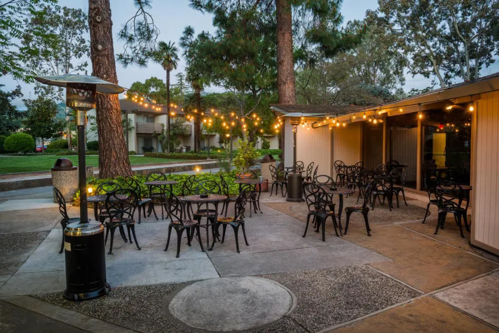 Los Gatos Lodge hotel hero