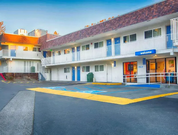 Motel 6 Mammoth Lakes, CA hotel detail image 1