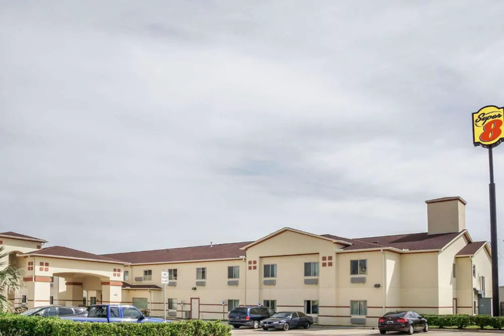 Super 8 by Wyndham Brenham TX hotel hero