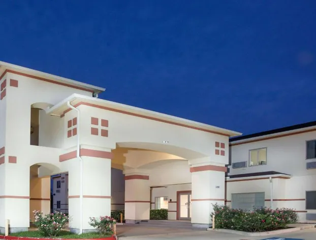 Super 8 by Wyndham Brenham TX hotel detail image 3