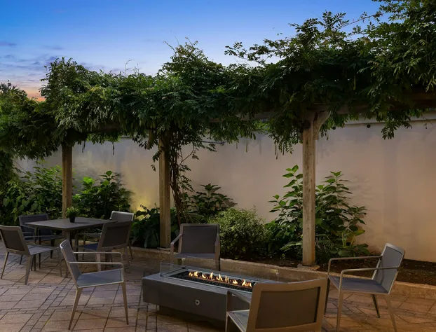 Courtyard New Haven at Yale hotel detail image 4