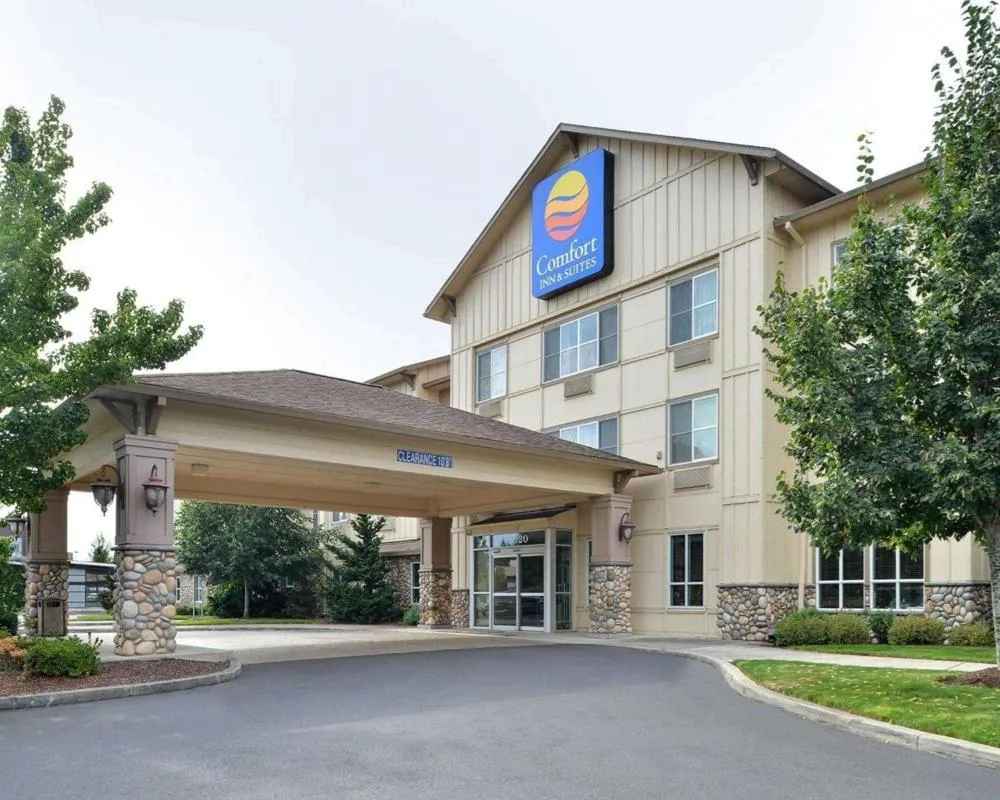 Comfort Inn & Suites McMinnville Wine Country hotel hero