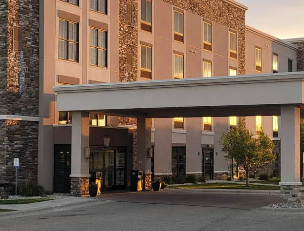 Comfort Suites Fargo Medical Center hotel detail image 2